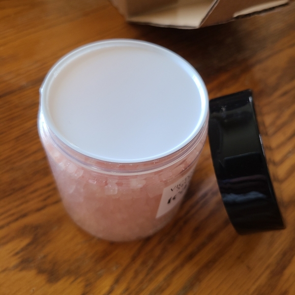 🔥FIRE SALE 🔥🛁🧴 NWT‼️ VS TEASE Set of Bath Crystals & Body Cream - Picture 11 of 11